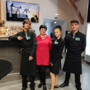 „Kuchaři a číšníci“ ze školní restaurace JUNIOR CLUB